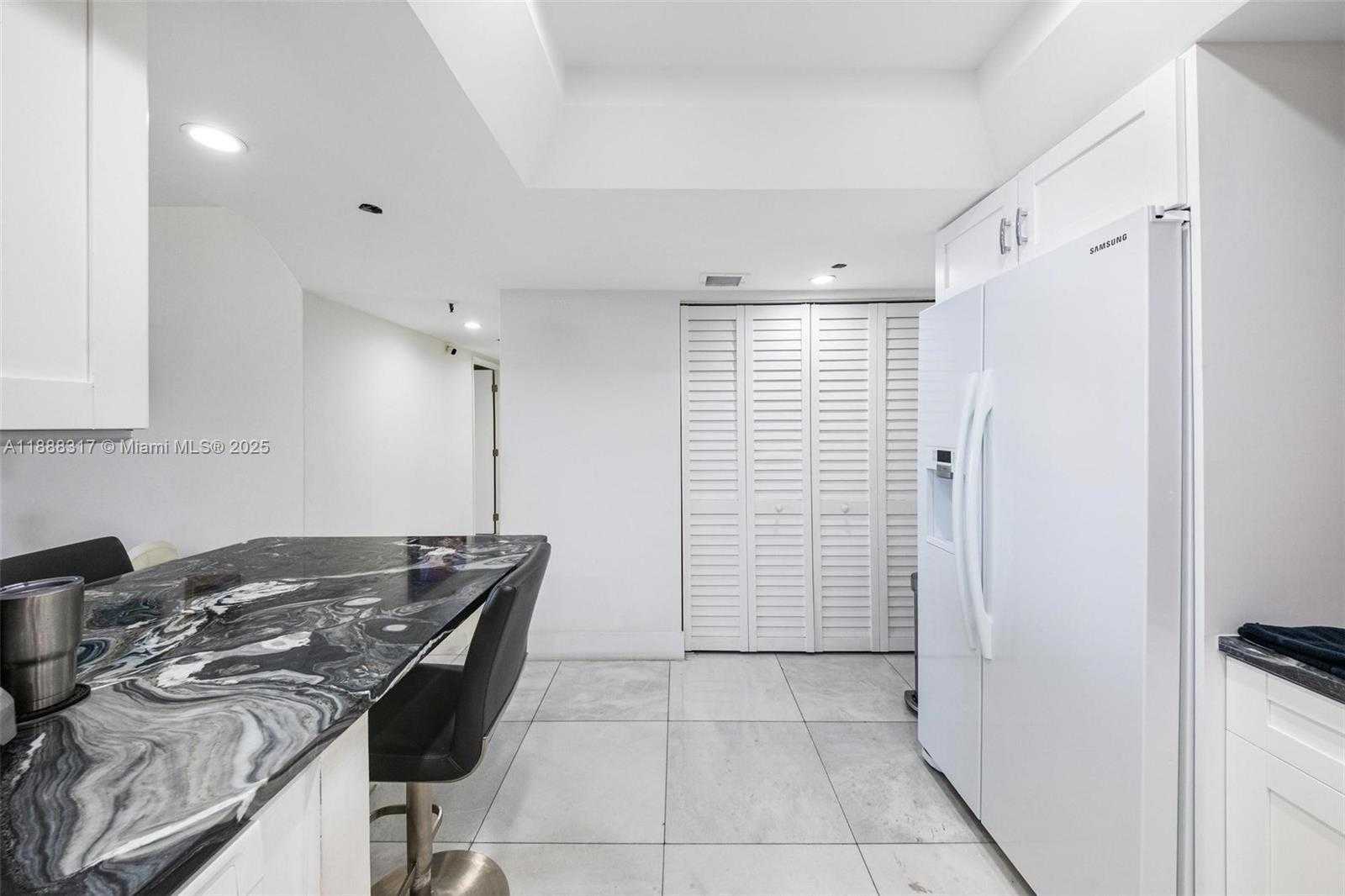 Small Image of 520 BRICKELL KEY DR #A710, Miami Number 17