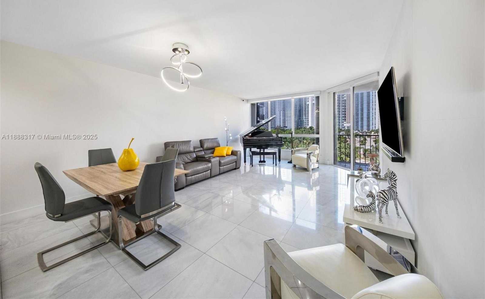 Small Image of 520 BRICKELL KEY DR #A710, Miami Number 19