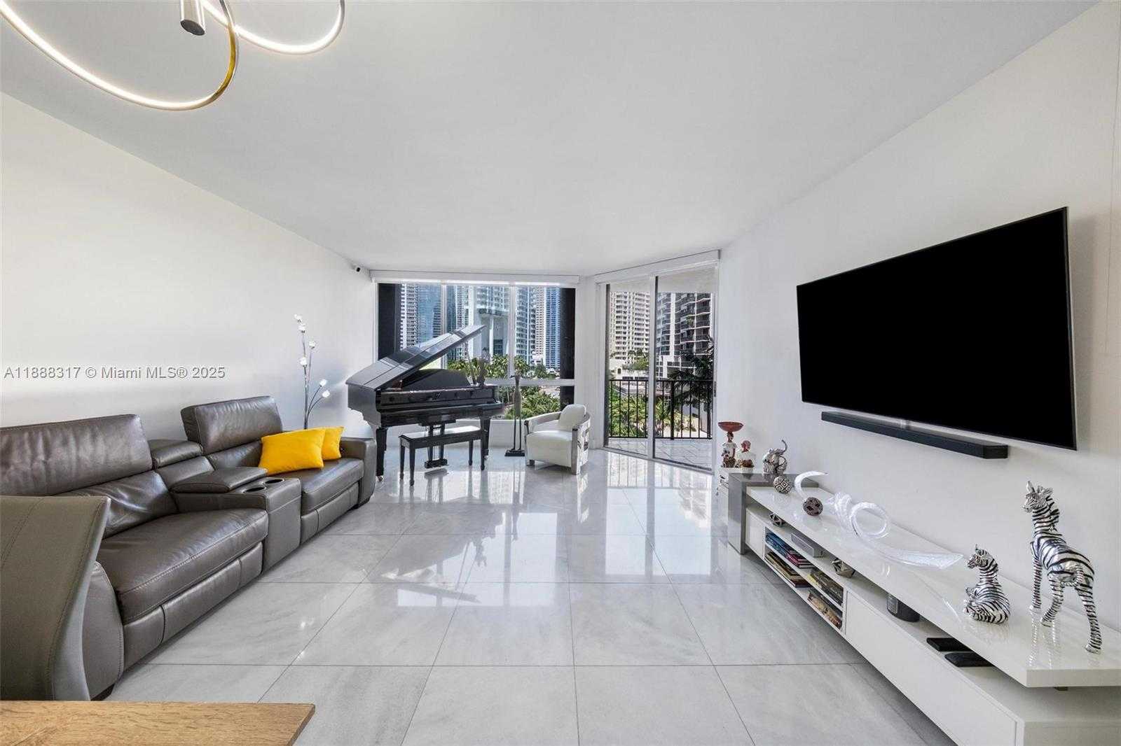Small Image of 520 BRICKELL KEY DR #A710, Miami Number 20