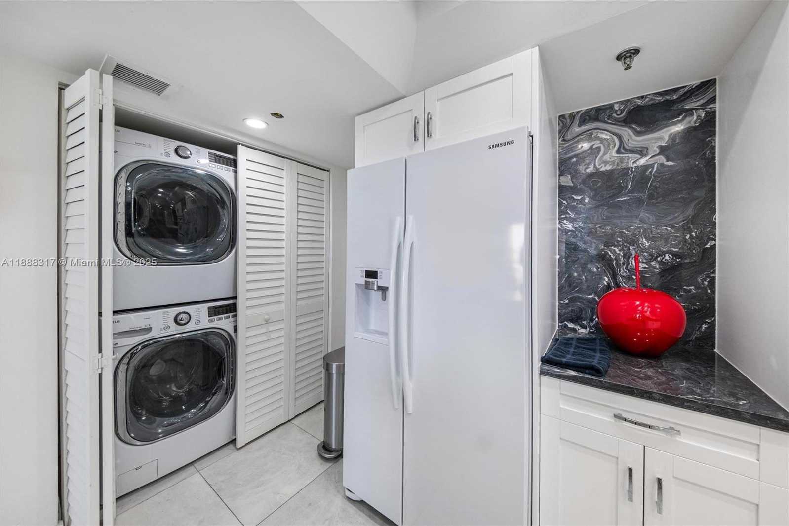 Small Image of 520 BRICKELL KEY DR #A710, Miami Number 25