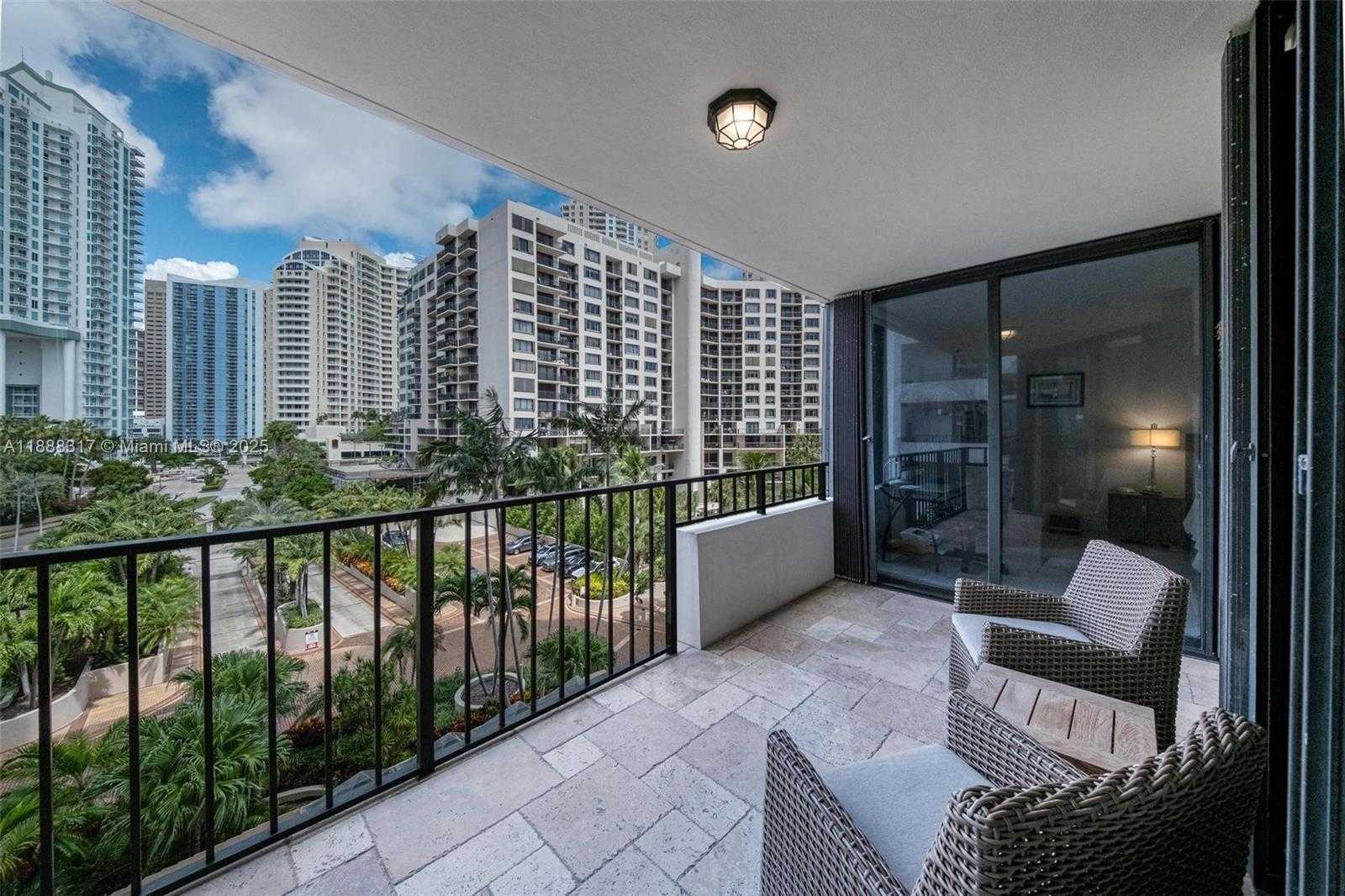 Small Image of 520 BRICKELL KEY DR #A710, Miami Number 3
