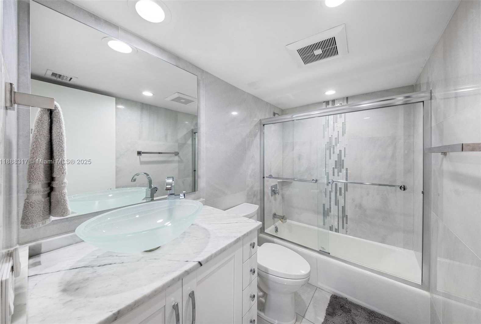 Small Image of 520 BRICKELL KEY DR #A710, Miami Number 8
