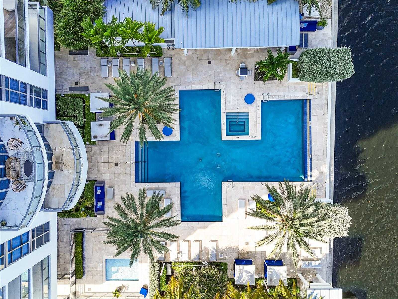 Small Image of 17301 BISCAYNE BLVD #501, North Miami Beach Number 11
