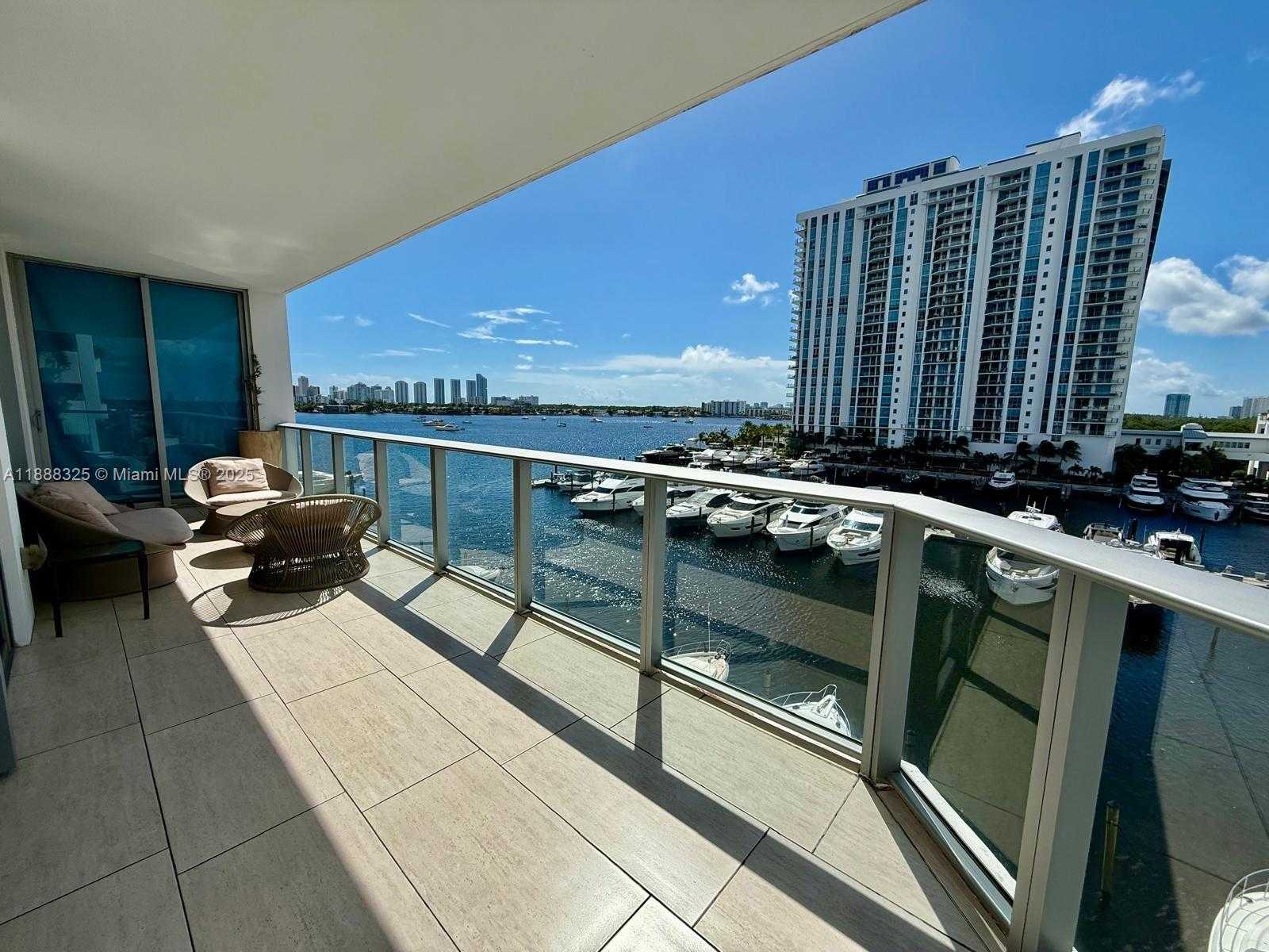 Small Image of 17301 BISCAYNE BLVD #501, North Miami Beach Number 2