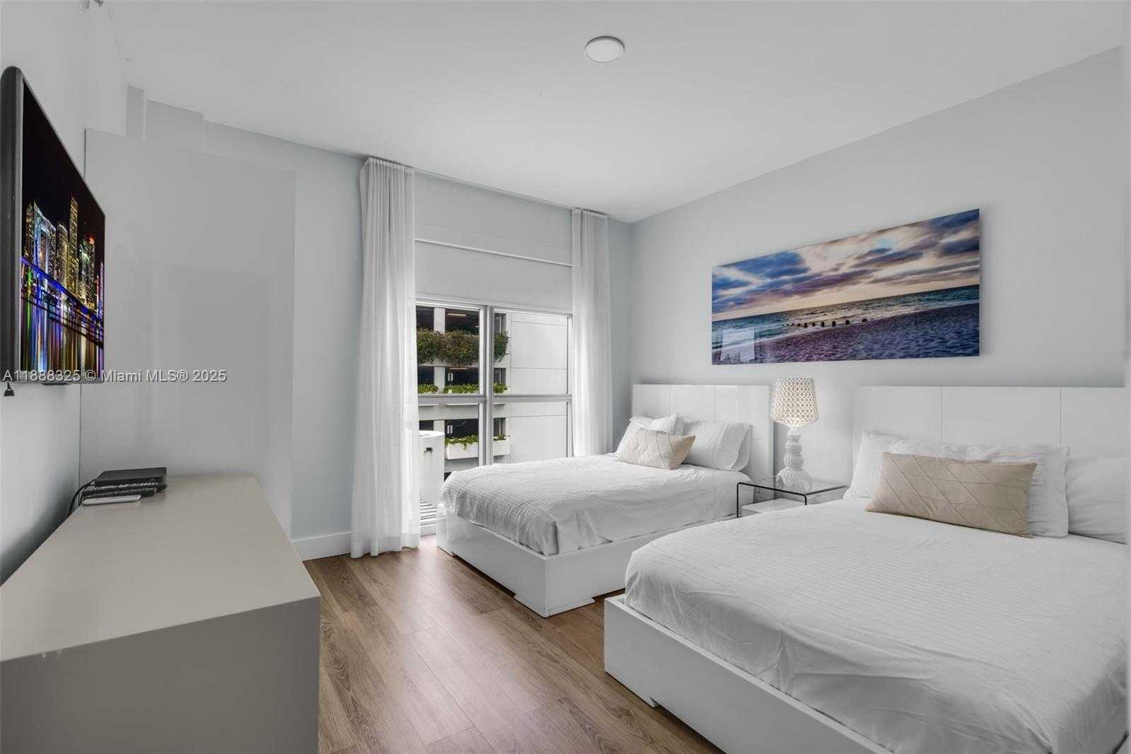 Small Image of 17301 BISCAYNE BLVD #501, North Miami Beach Number 28