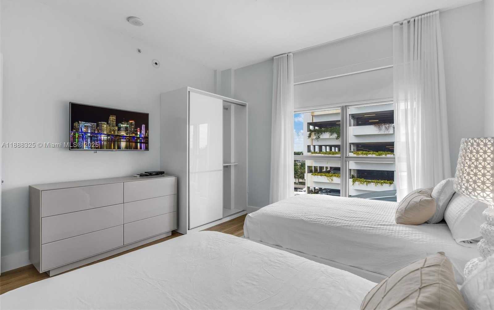 Small Image of 17301 BISCAYNE BLVD #501, North Miami Beach Number 29