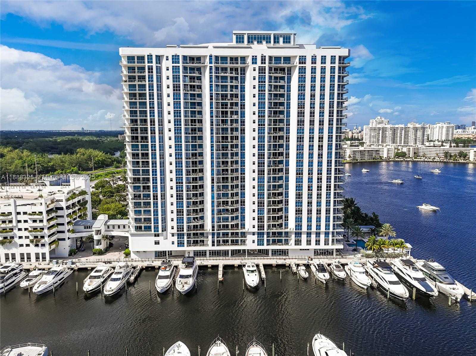 Small Image of 17301 BISCAYNE BLVD #501, North Miami Beach Number 3