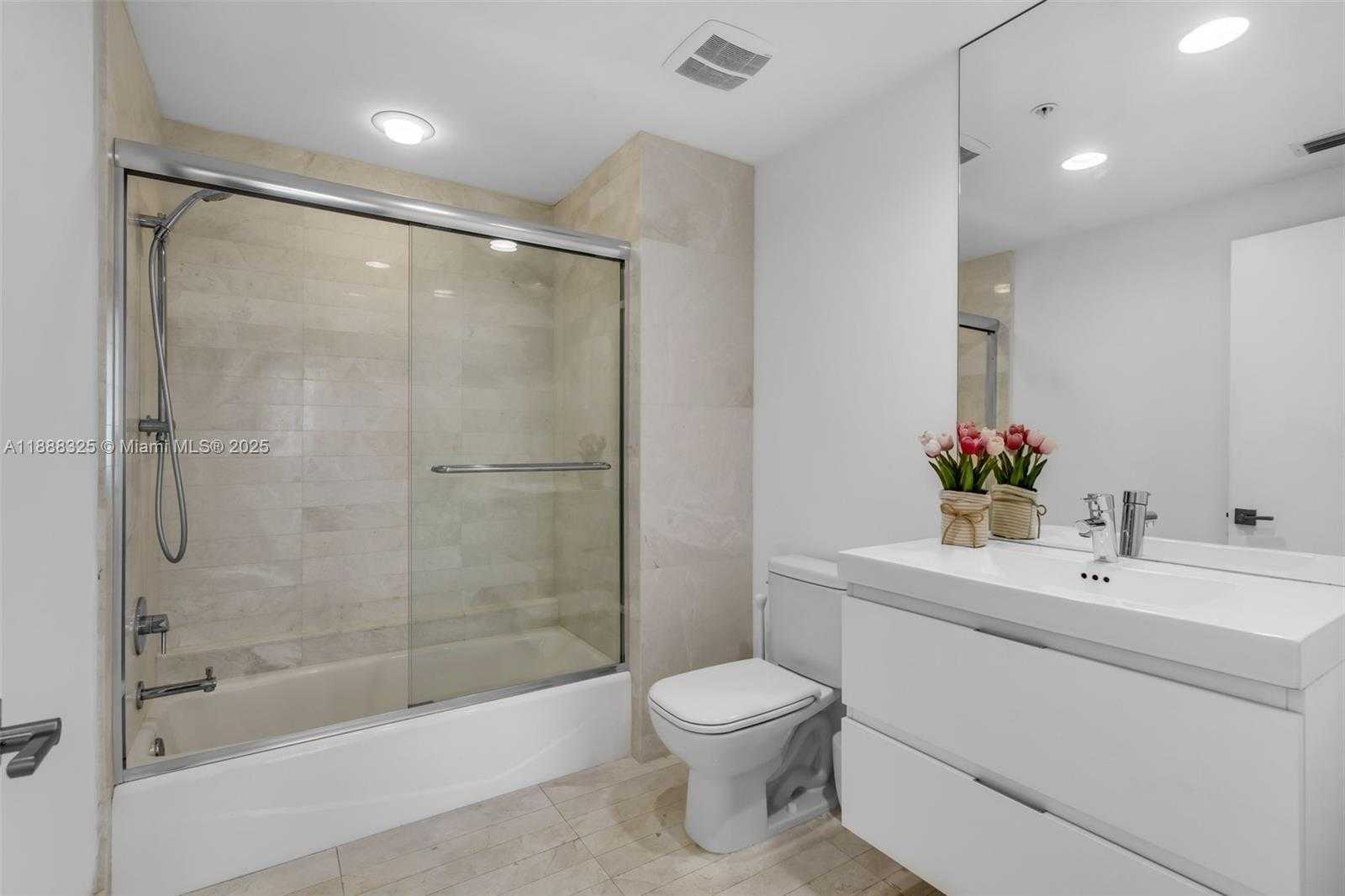 Small Image of 17301 BISCAYNE BLVD #501, North Miami Beach Number 30