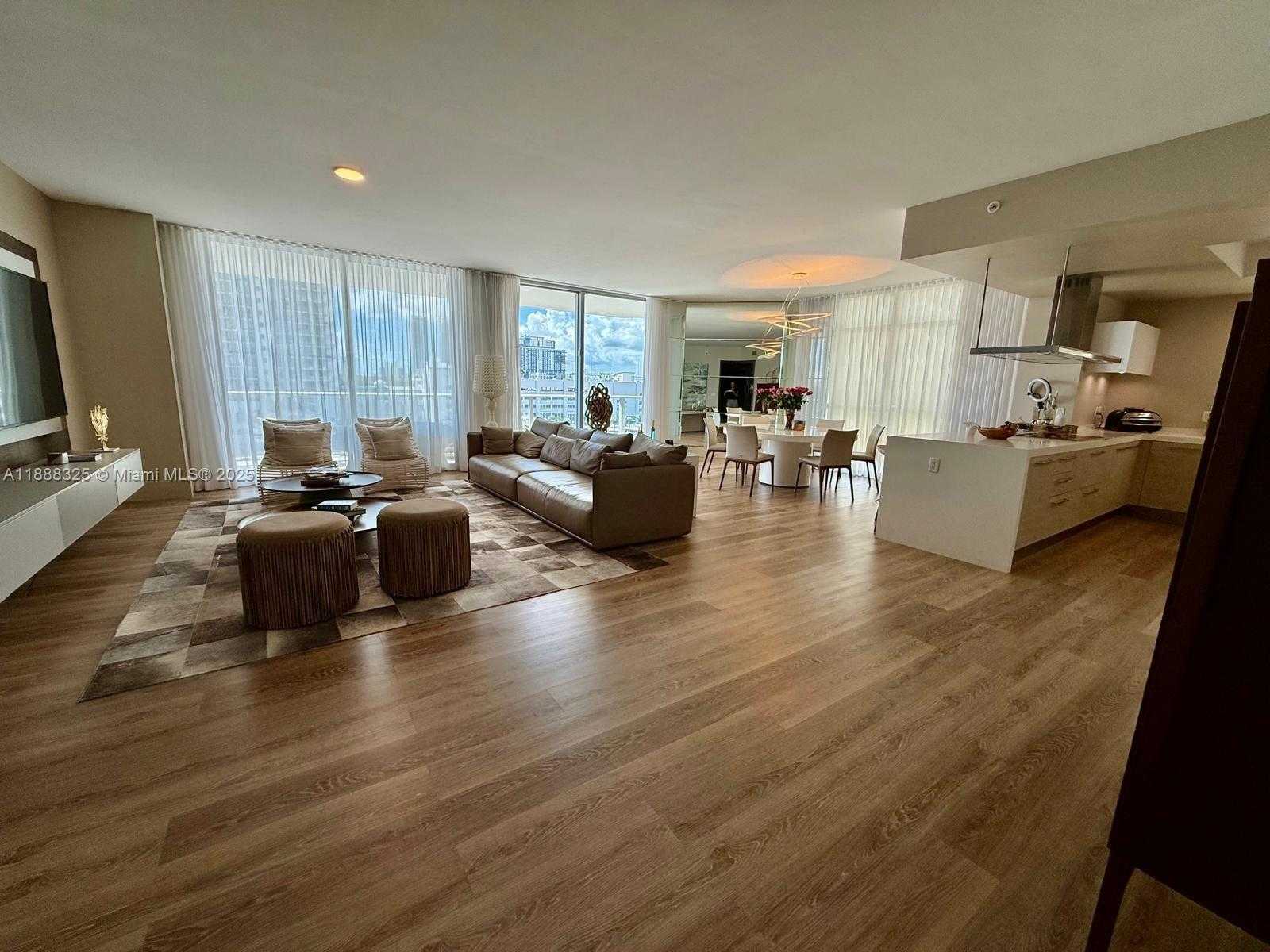 Small Image of 17301 BISCAYNE BLVD #501, North Miami Beach Number 4