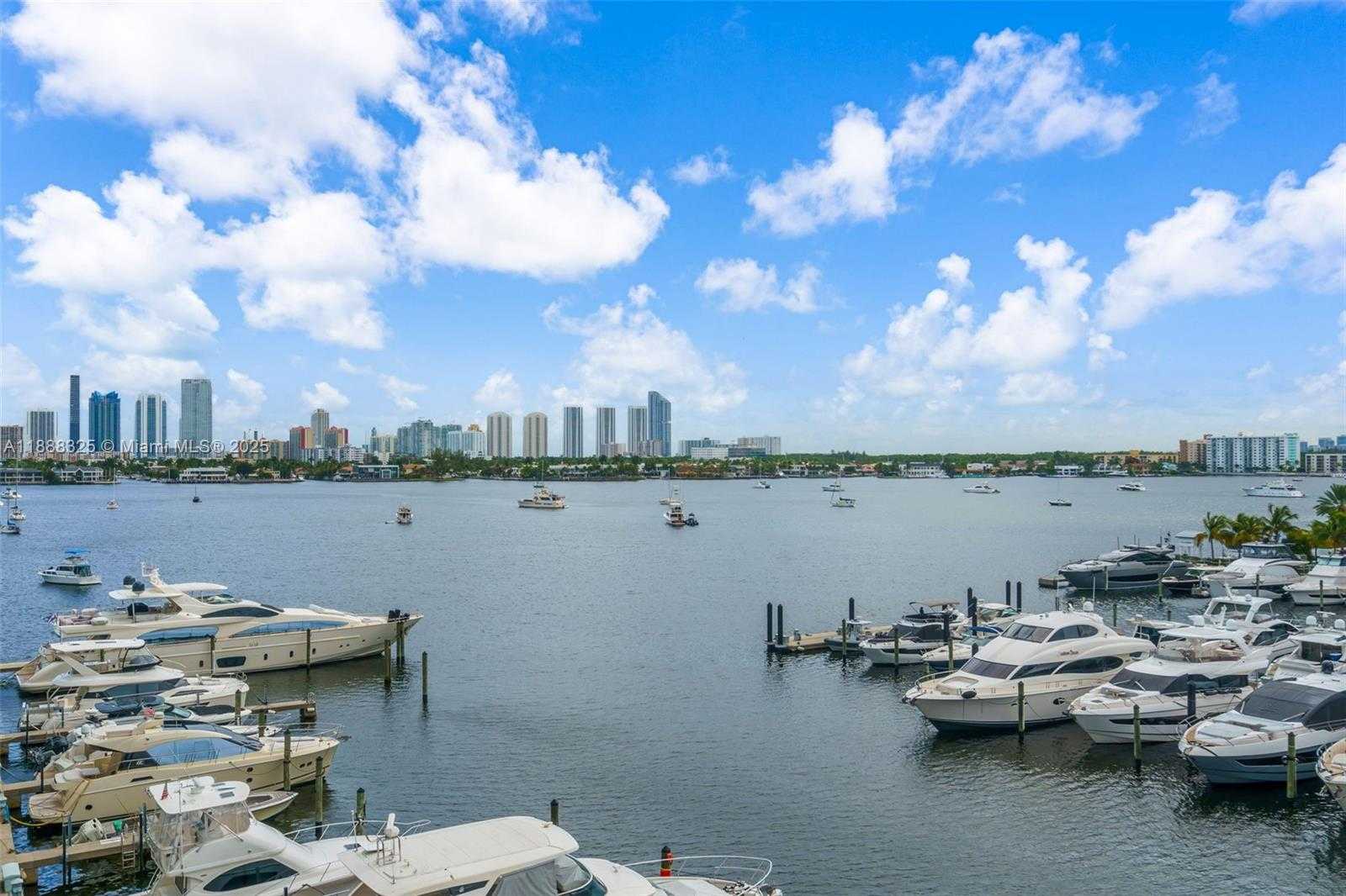 Small Image of 17301 BISCAYNE BLVD #501, North Miami Beach Number 44