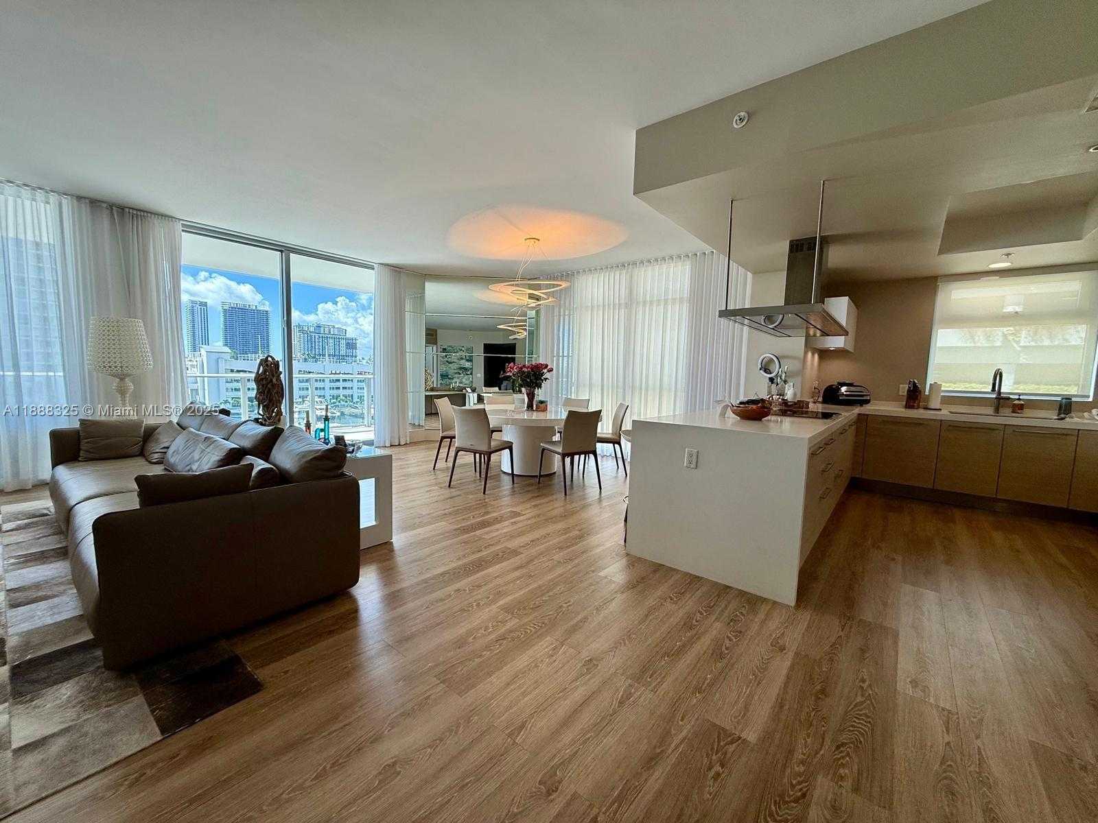 Small Image of 17301 BISCAYNE BLVD #501, North Miami Beach Number 5