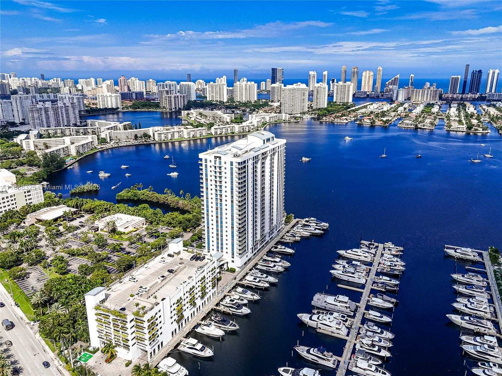 Small Image of 17301 BISCAYNE BLVD #501, North Miami Beach Number 8
