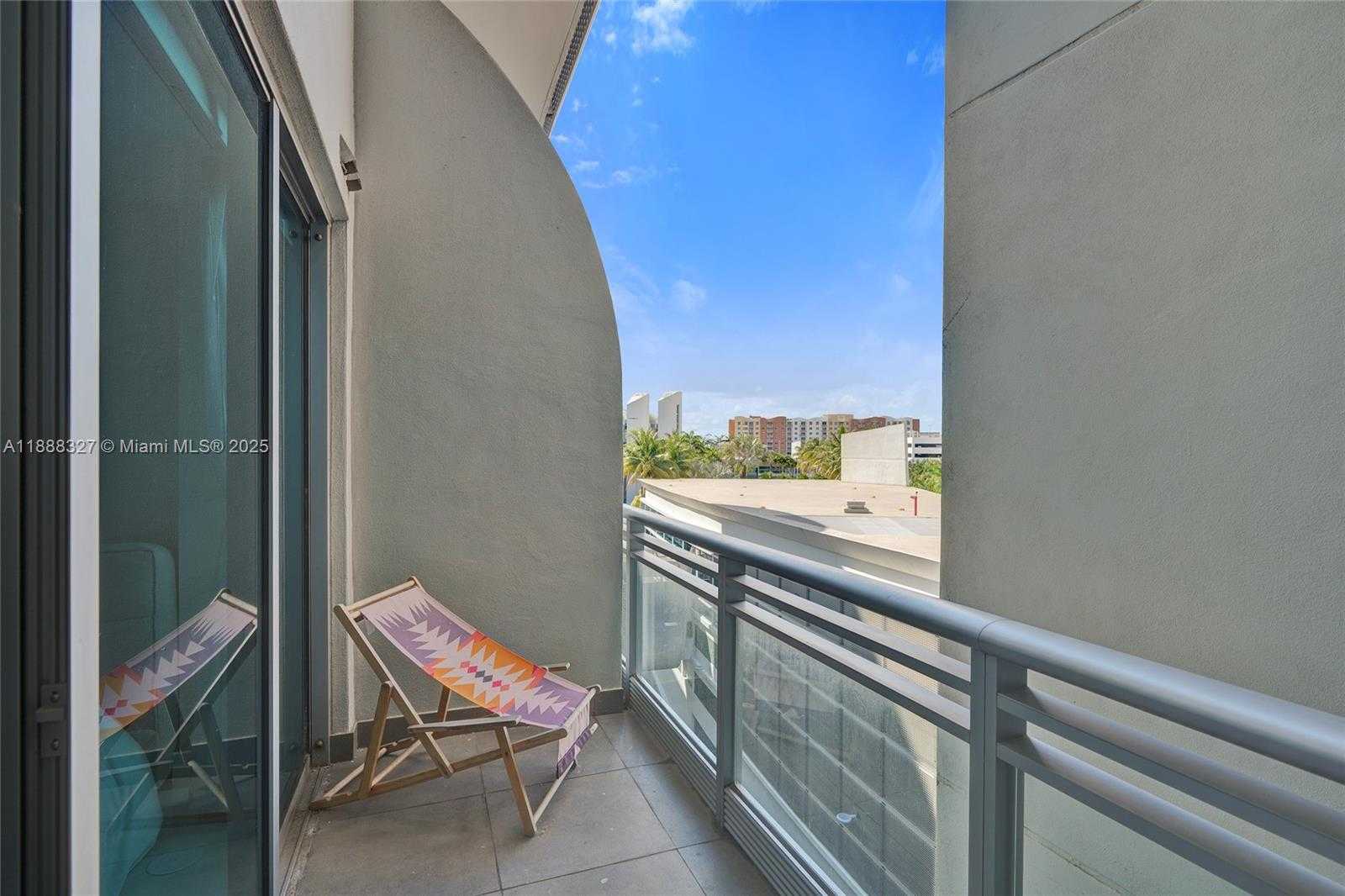 Small Image of Aventura Number 46