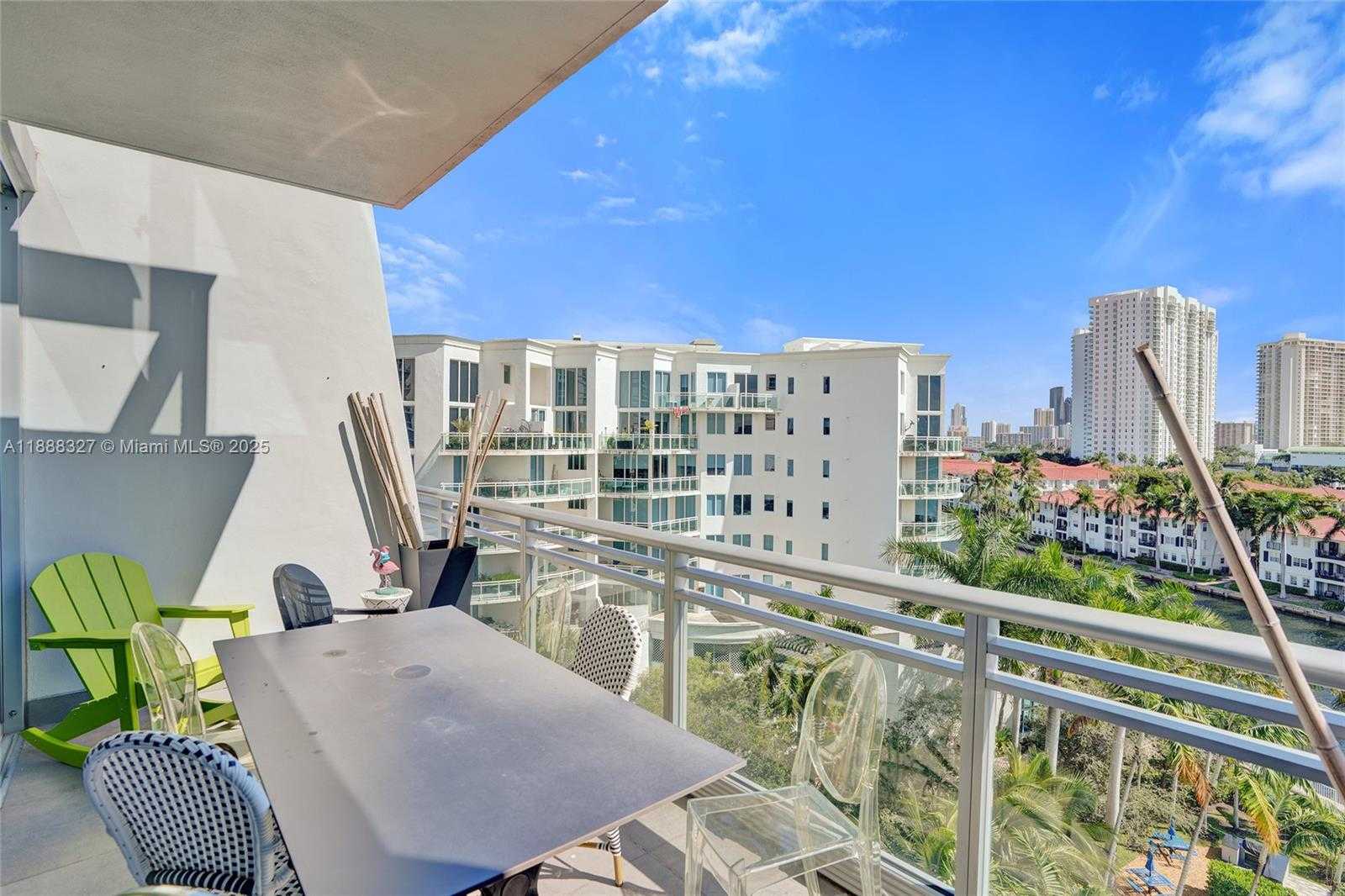 Small Image of Aventura Number 47