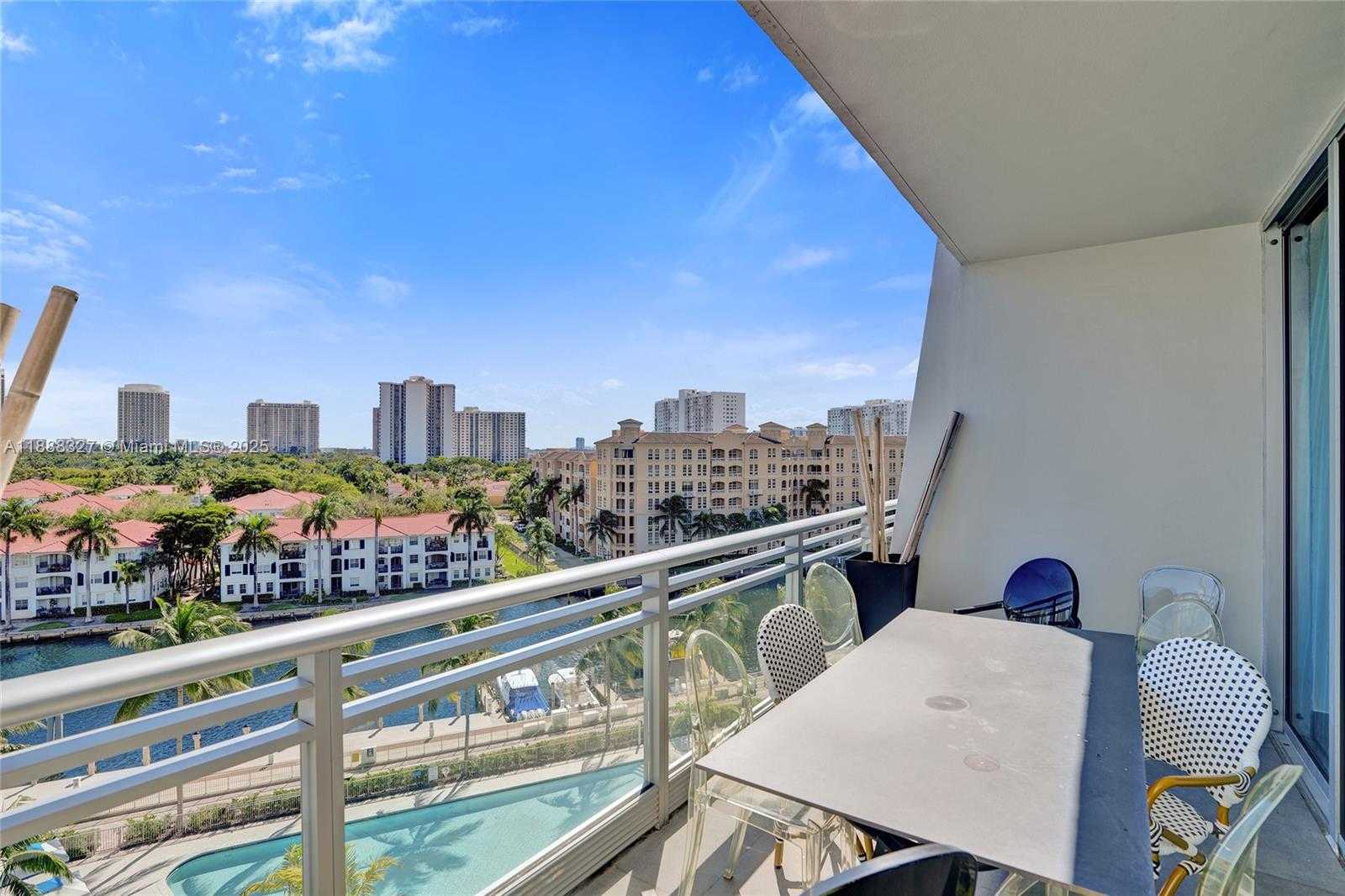 Small Image of Aventura Number 48