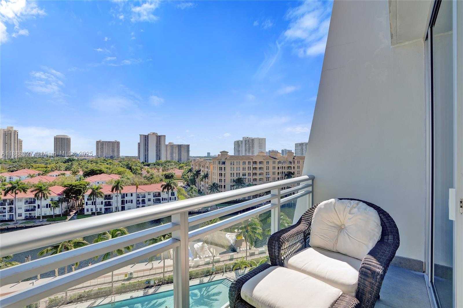 Small Image of Aventura Number 49