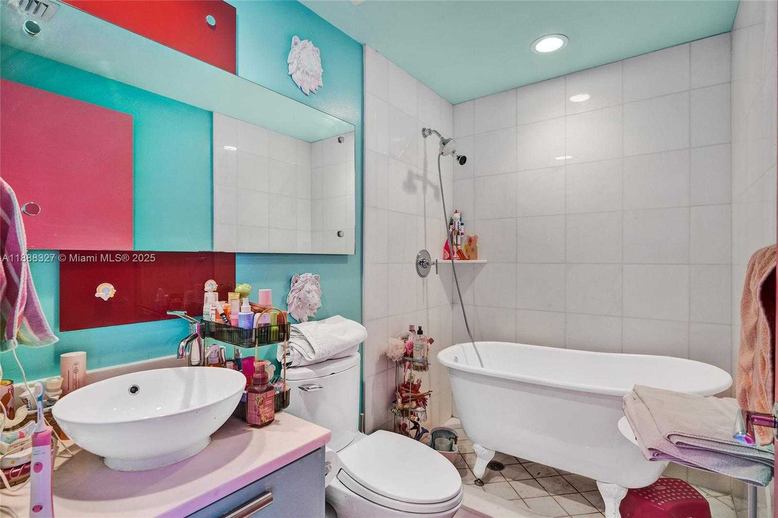 Small Image of Aventura Number 52