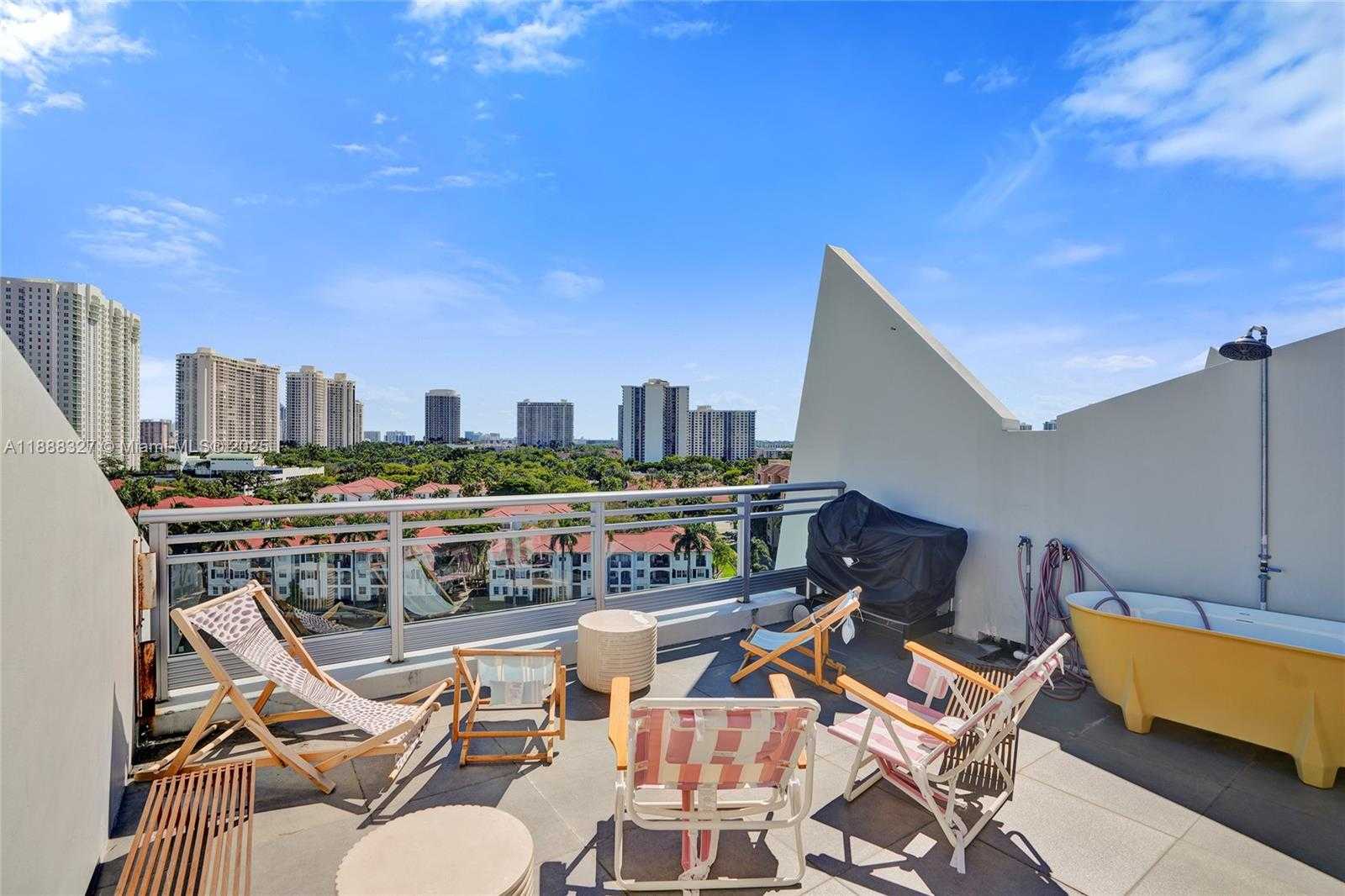 Small Image of Aventura Number 55