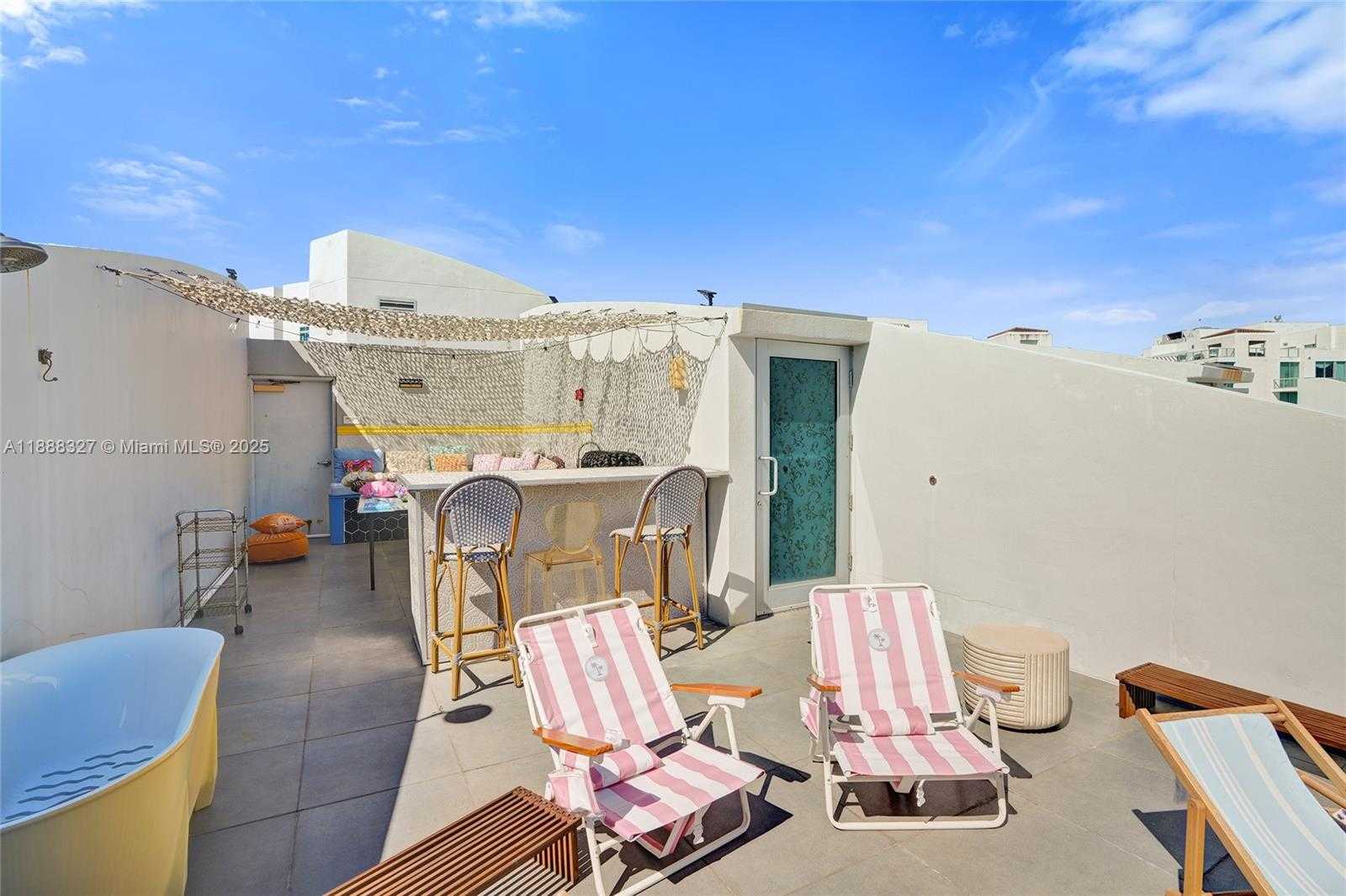 Small Image of Aventura Number 59