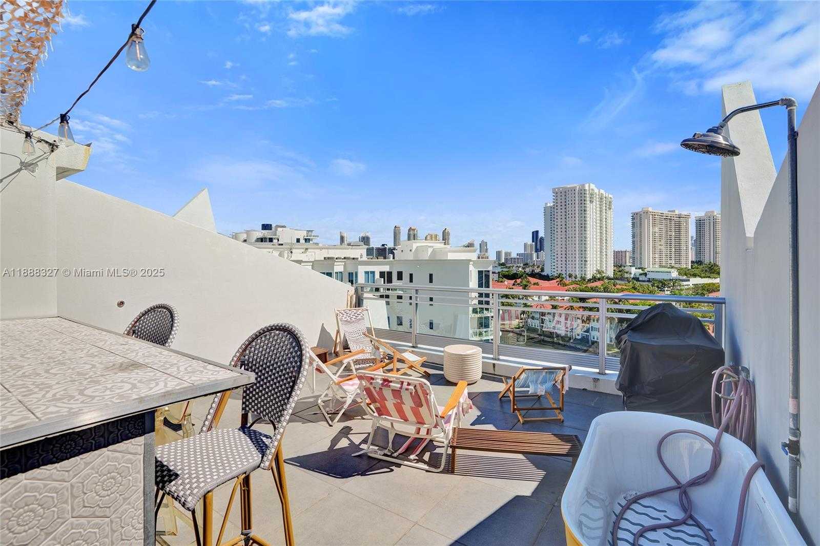 Small Image of Aventura Number 60