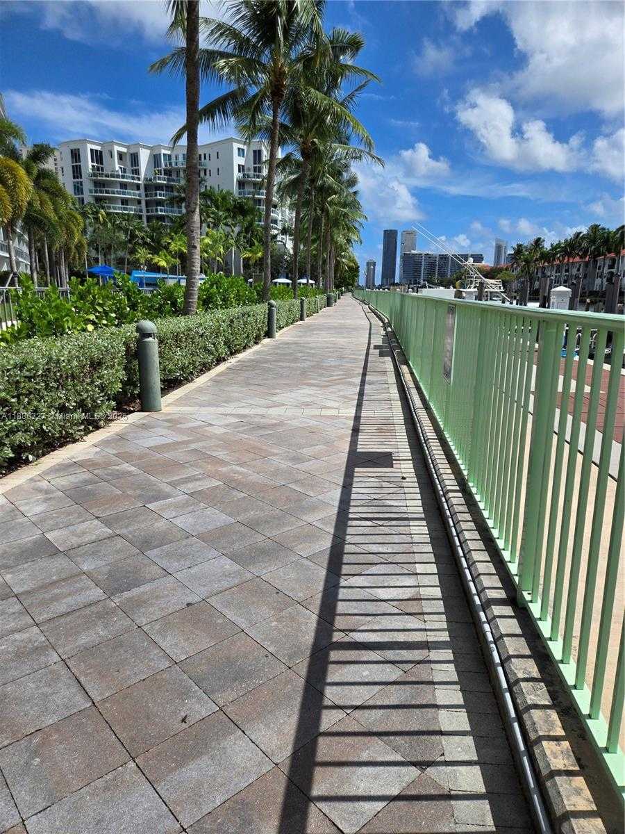 Small Image of Aventura Number 64