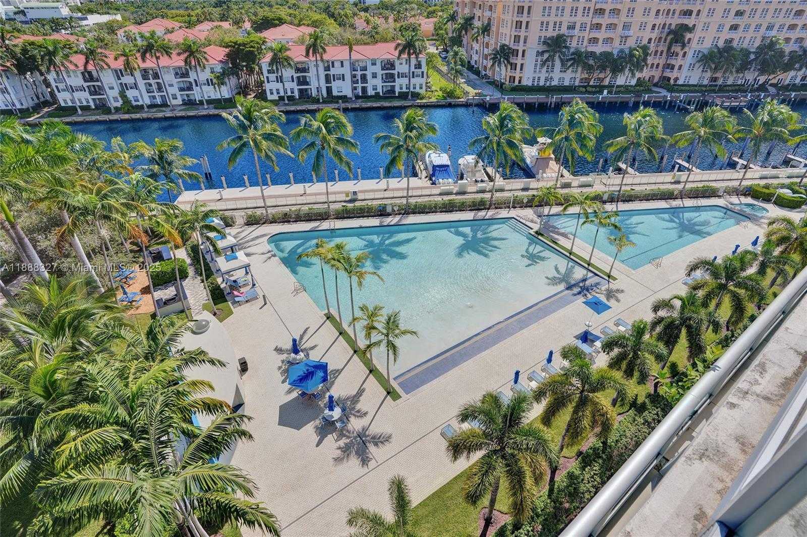 Small Image of Aventura Number 65