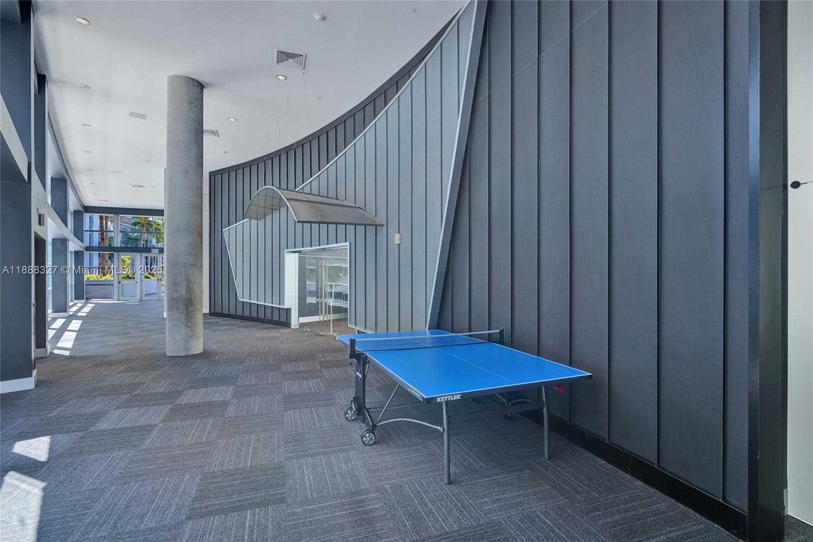 Small Image of Aventura Number 66