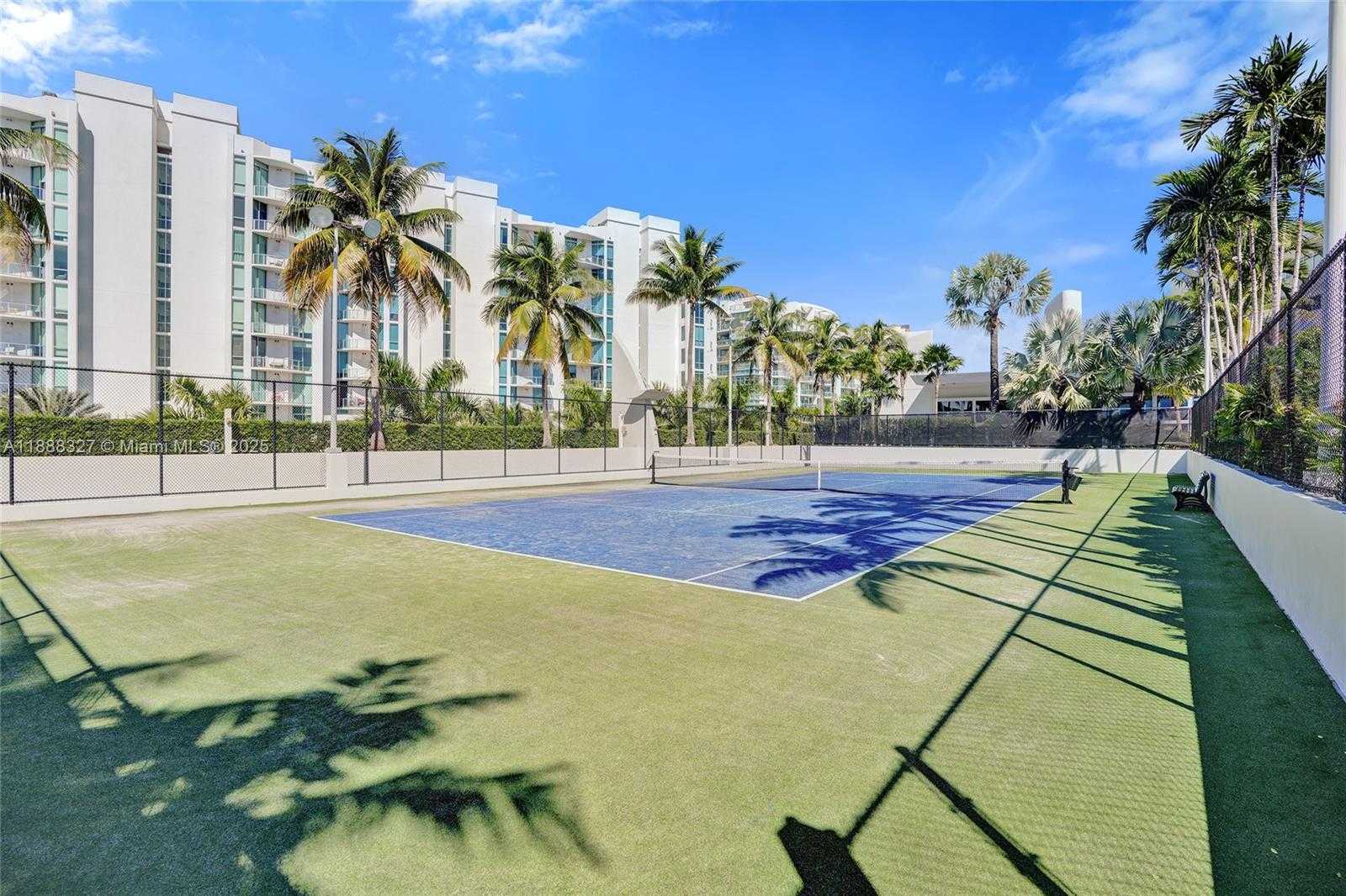 Small Image of Aventura Number 68