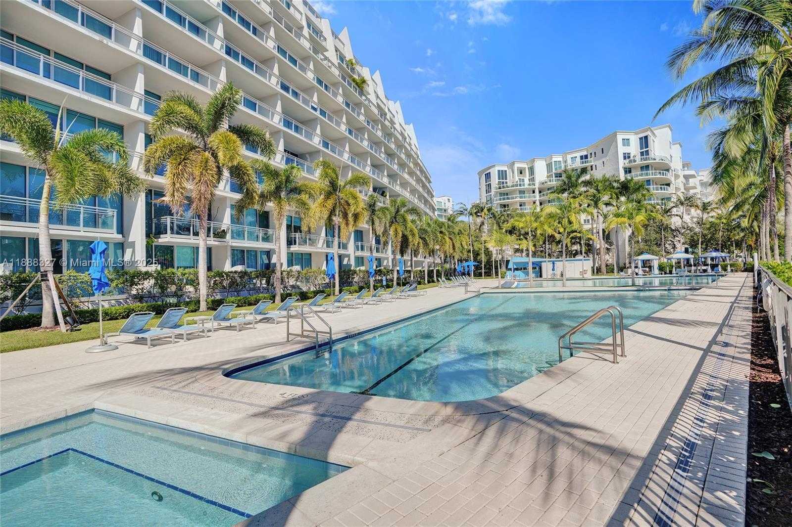 Small Image of Aventura Number 72