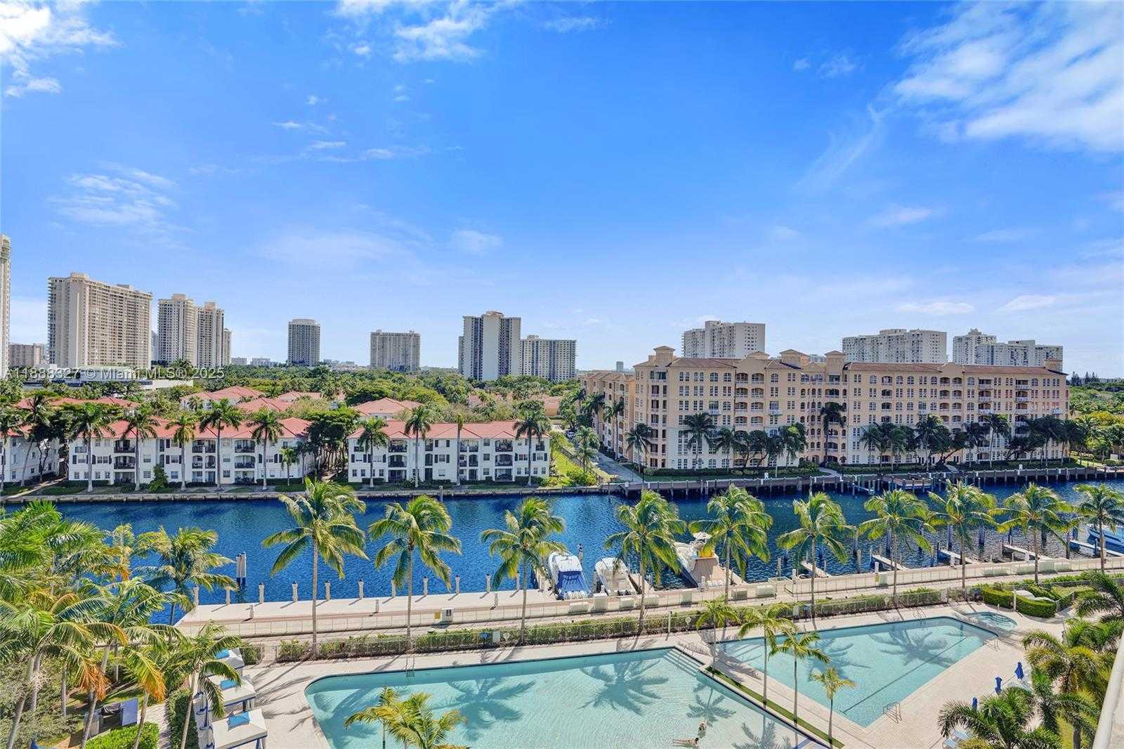 Small Image of Aventura Number 76