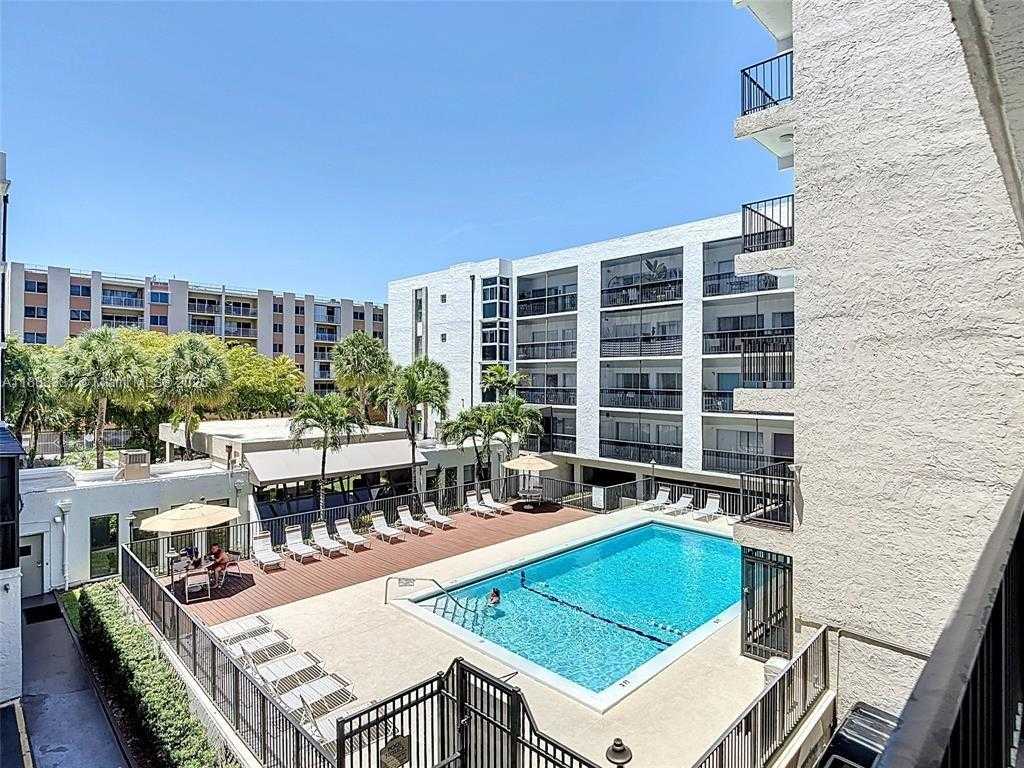 Small Image of 201 178TH DR #315, Sunny Isles Beach Number 3