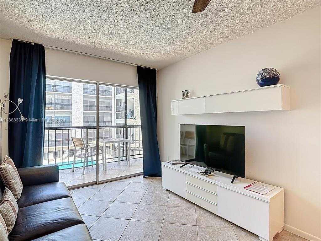 Small Image of 201 178TH DR #315, Sunny Isles Beach Number 4