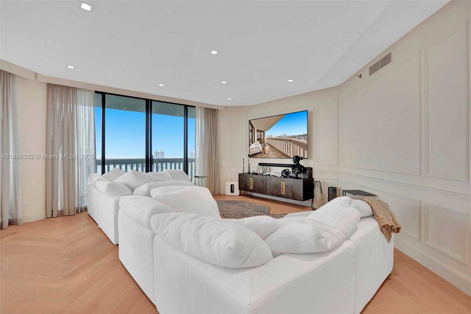 Small Image of 2000 ISLAND BLVD #2207, Aventura Number 10
