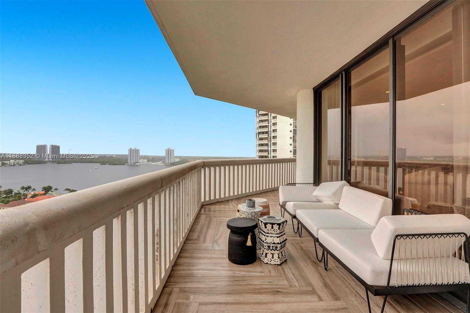 Small Image of 2000 ISLAND BLVD #2207, Aventura Number 16
