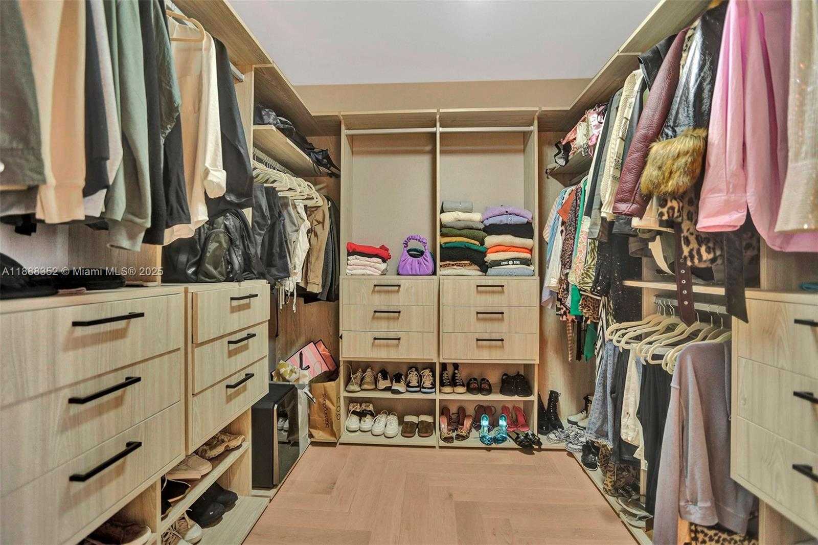 Small Image of 2000 ISLAND BLVD #2207, Aventura Number 20