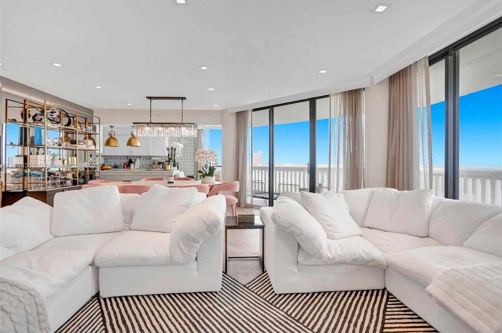 Small Image of 2000 ISLAND BLVD #2207, Aventura Number 23