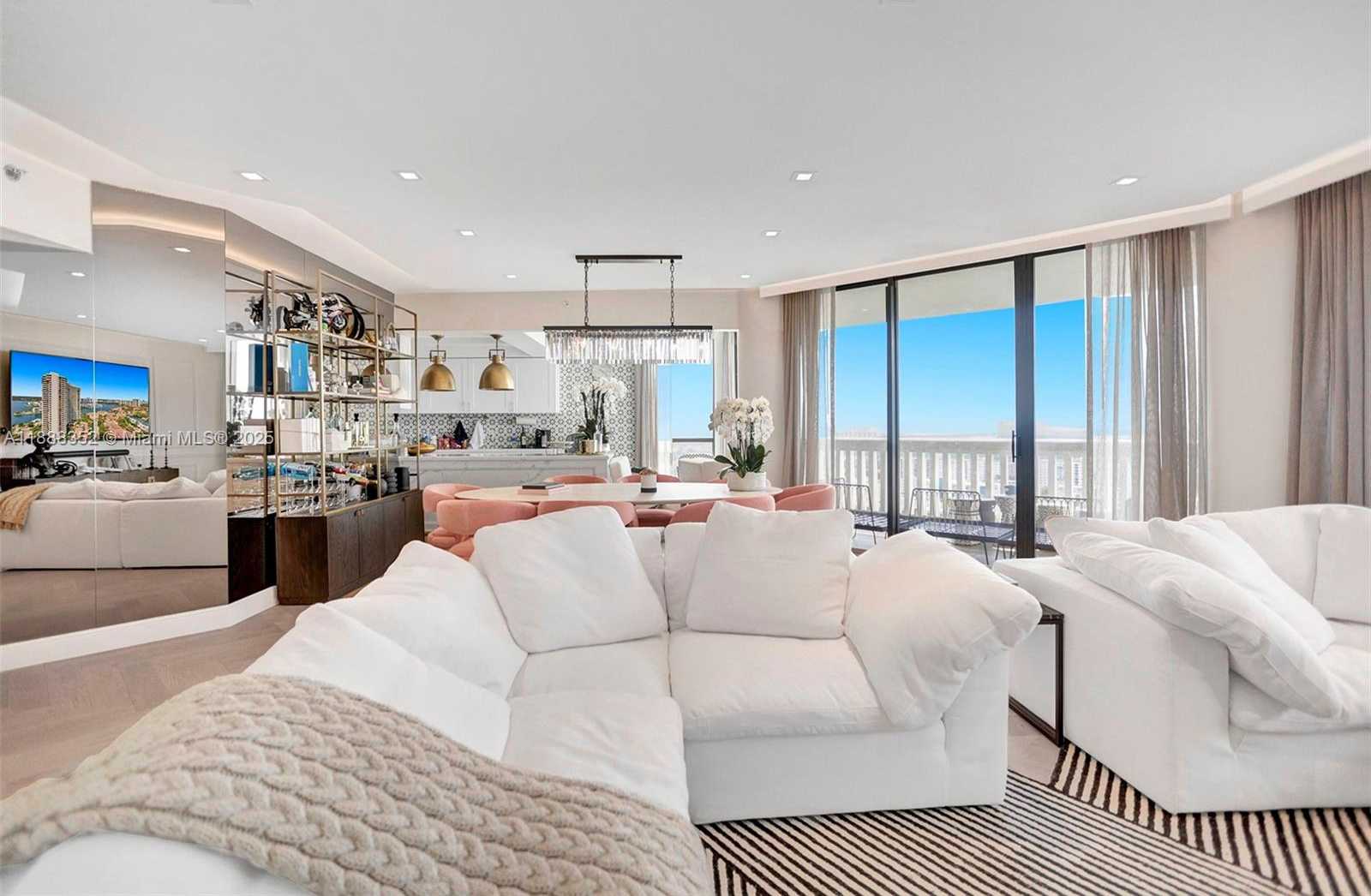 Small Image of 2000 ISLAND BLVD #2207, Aventura Number 24