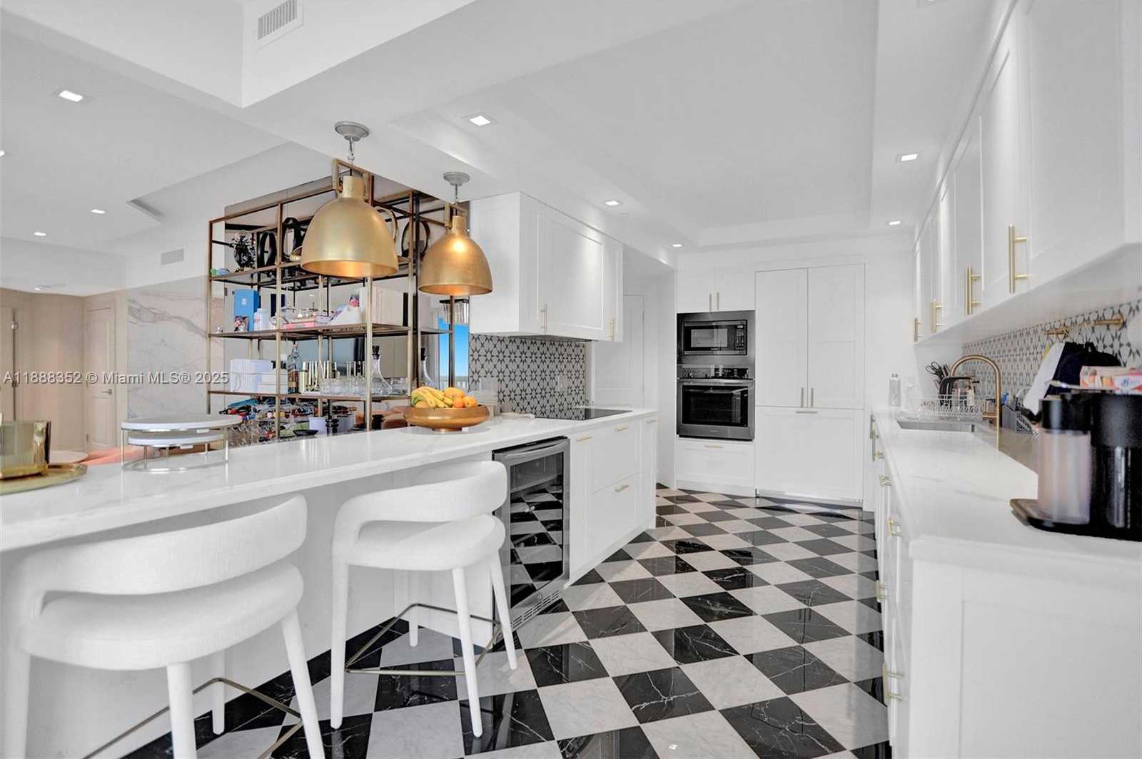 Small Image of 2000 ISLAND BLVD #2207, Aventura Number 29