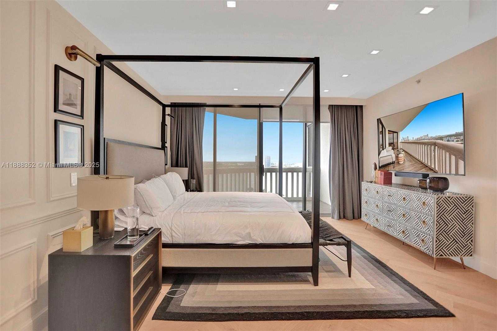 Small Image of 2000 ISLAND BLVD #2207, Aventura Number 3