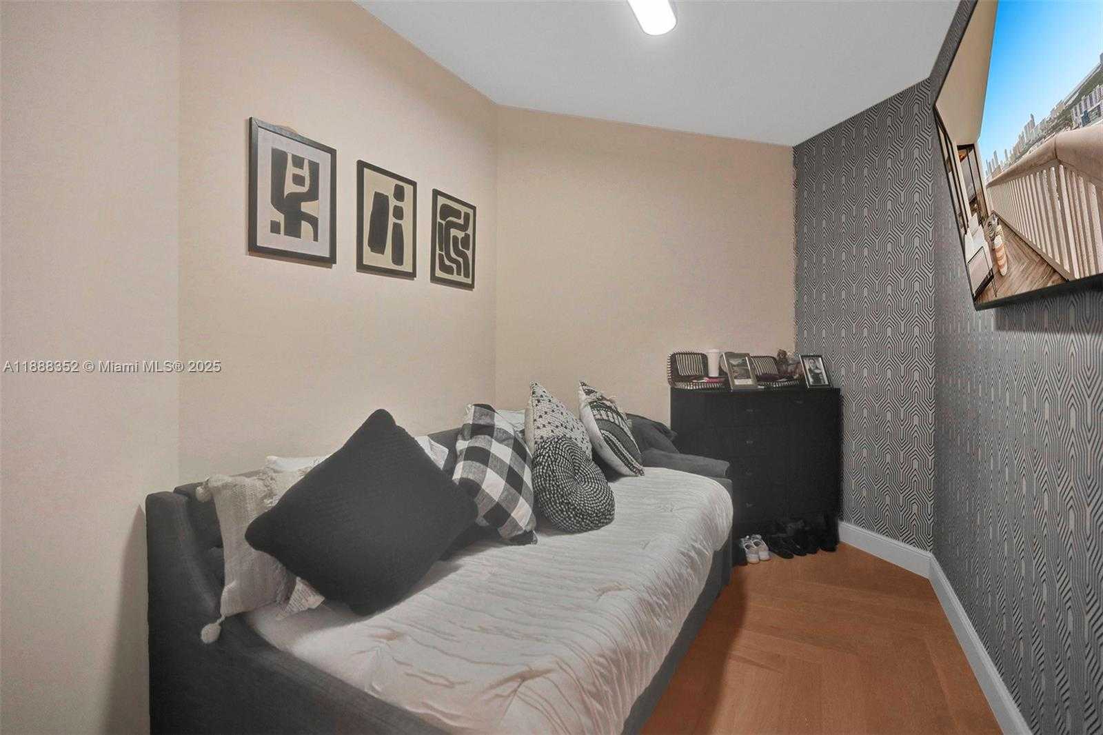 Small Image of 2000 ISLAND BLVD #2207, Aventura Number 9