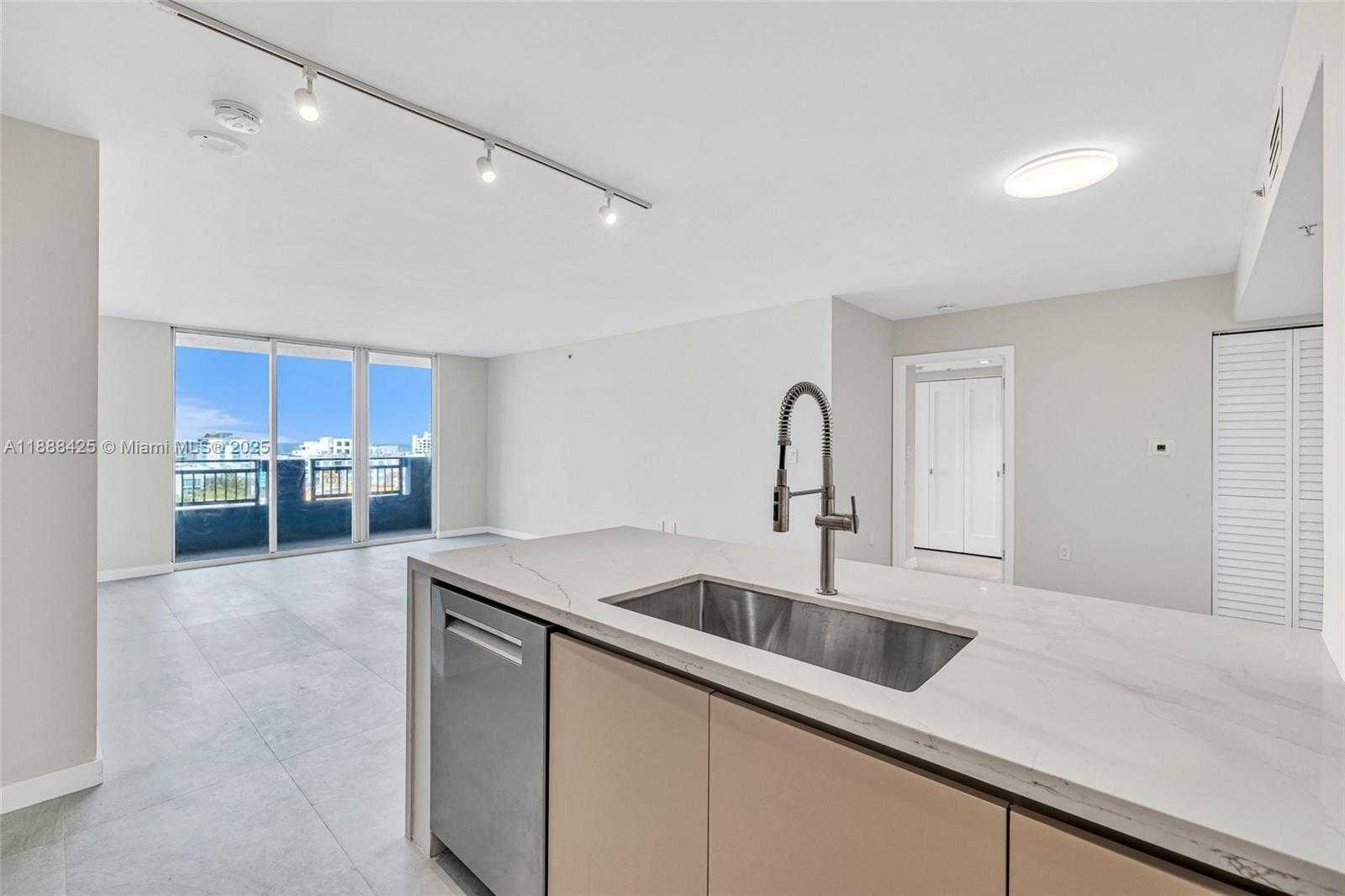 Small Image of 90 ALTON RD #1103, Miami Beach Number 3