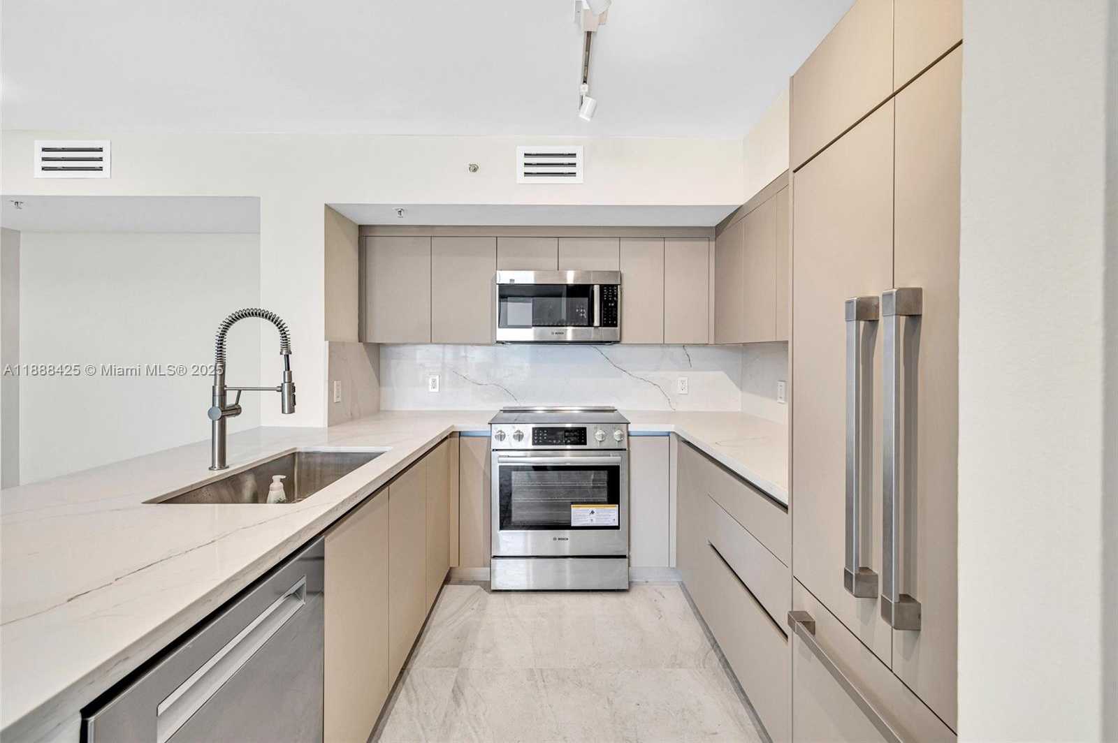 Small Image of 90 ALTON RD #1103, Miami Beach Number 4