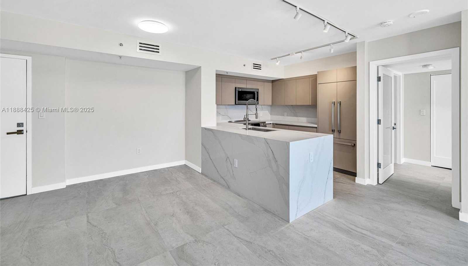 Small Image of 90 ALTON RD #1103, Miami Beach Number 5