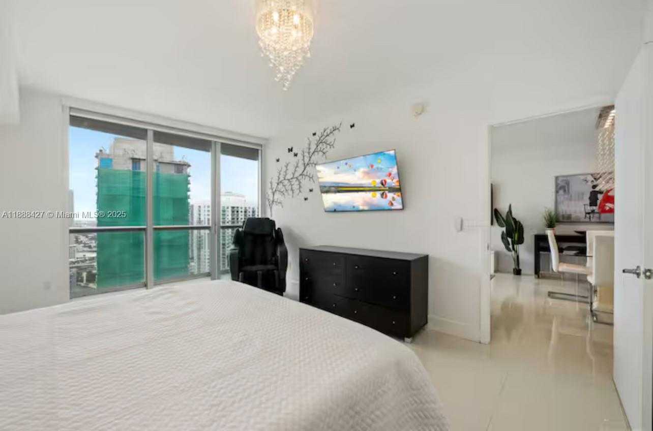 Small Image of 485 BRICKELL AVE #3707, Miami Number 13
