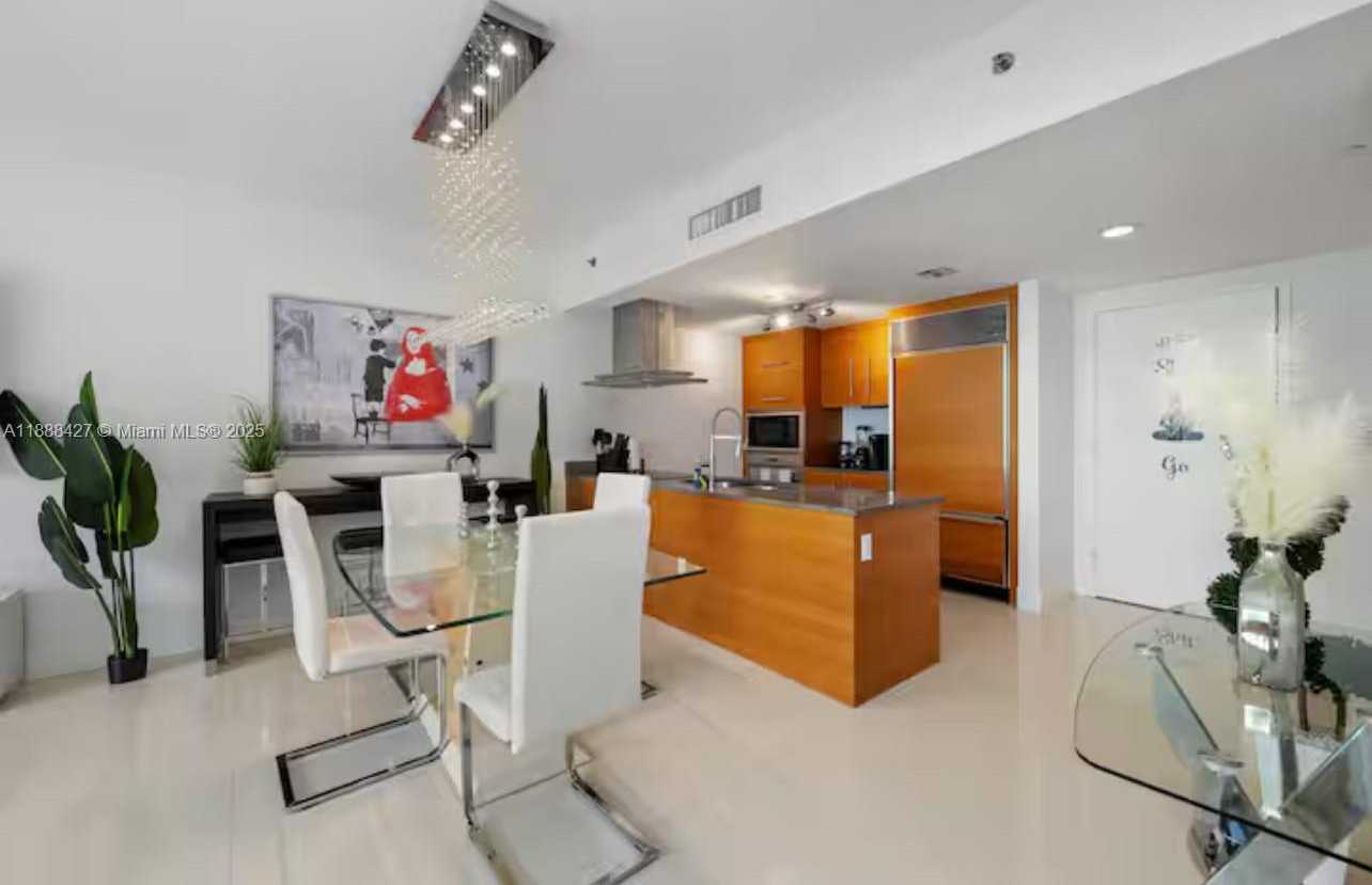 Small Image of 485 BRICKELL AVE #3707, Miami Number 14