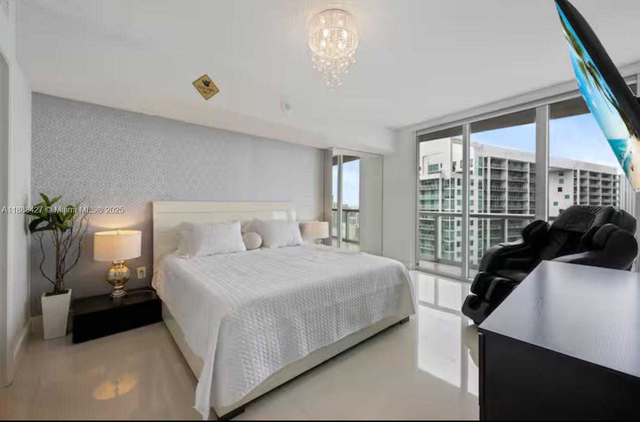 Small Image of 485 BRICKELL AVE #3707, Miami Number 15