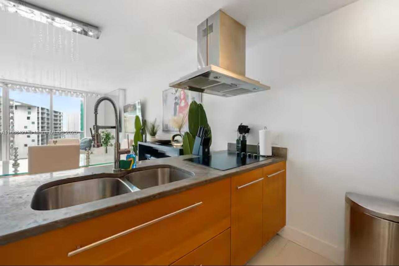 Small Image of 485 BRICKELL AVE #3707, Miami Number 19