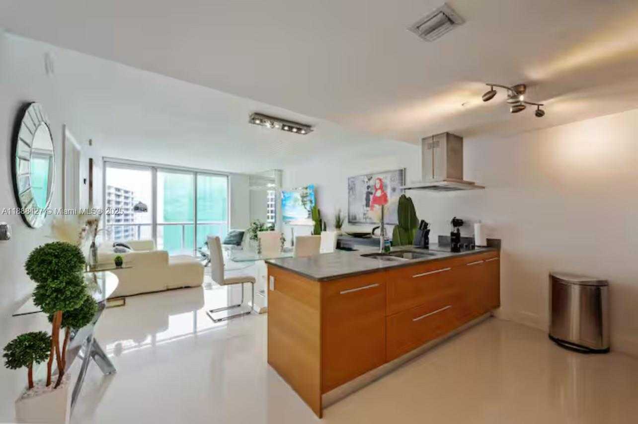 Small Image of 485 BRICKELL AVE #3707, Miami Number 21