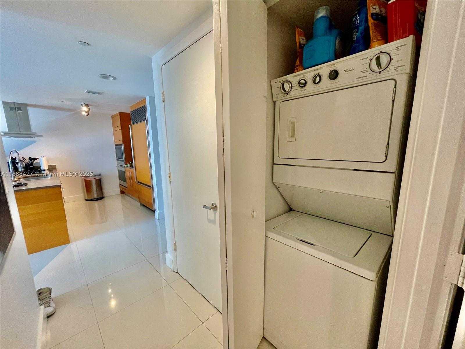 Small Image of 485 BRICKELL AVE #3707, Miami Number 32