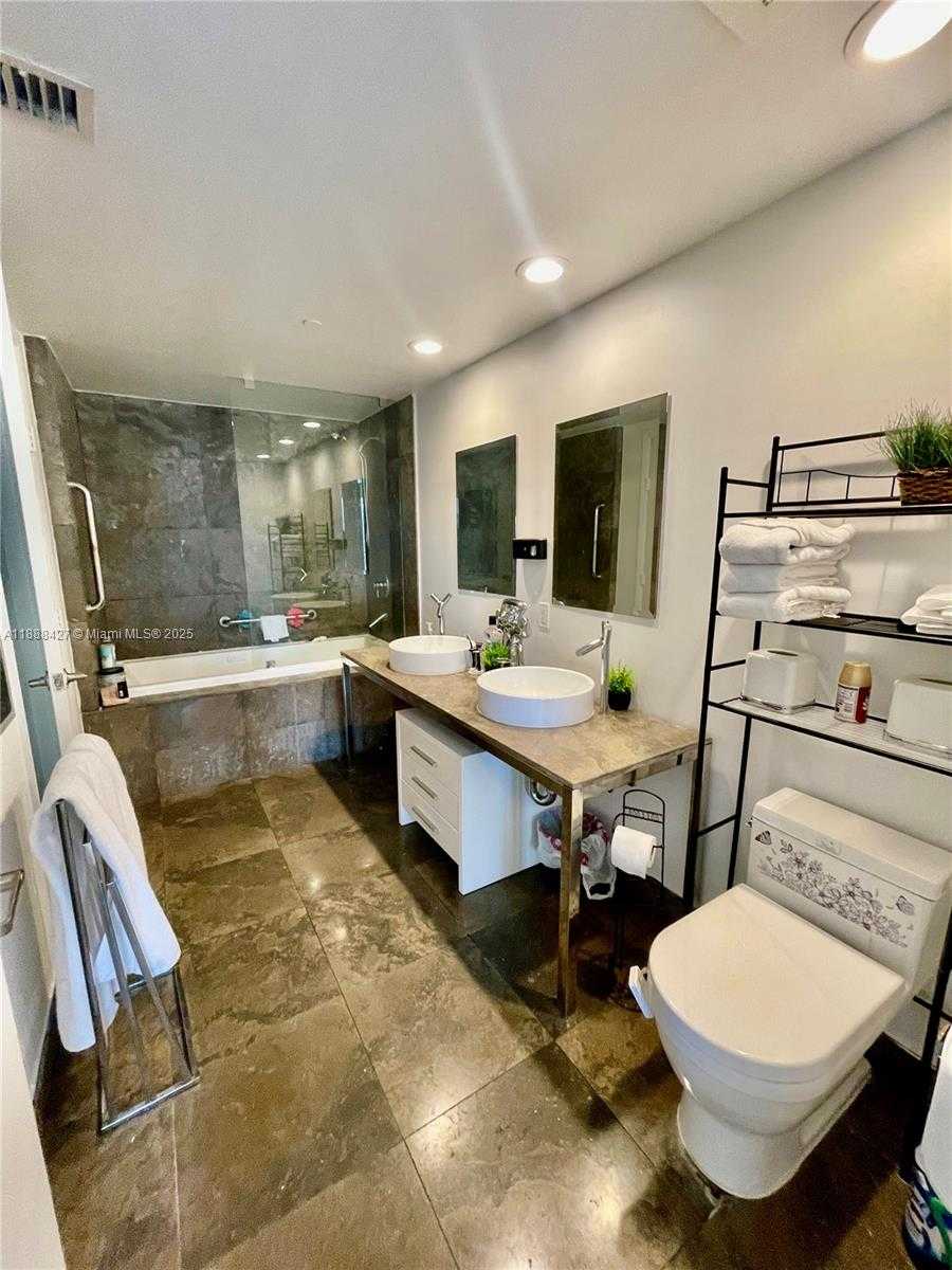 Small Image of 485 BRICKELL AVE #3707, Miami Number 35